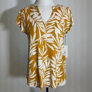 NWT Liz Claiborne Yellow White Palm Print Split Neck T-Shirt Womens Size Small S